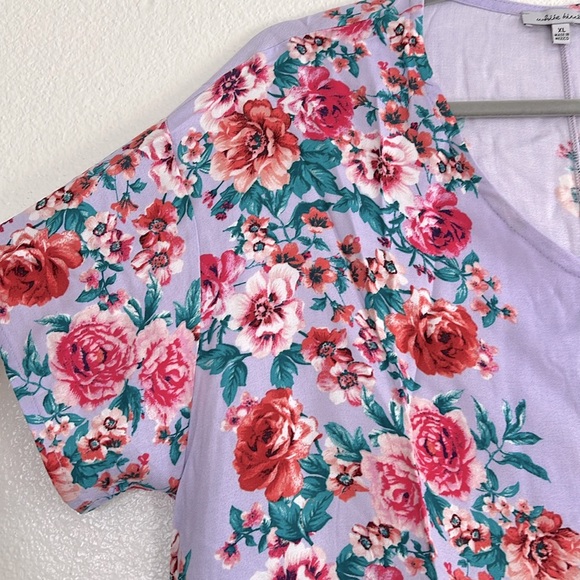 Lavender floral top, size XL - Picture 2 of 4